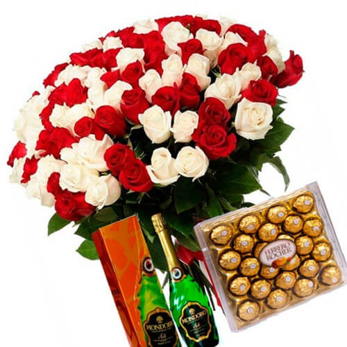 101 красно-белая роза с бутылкой шампанского и конфетами